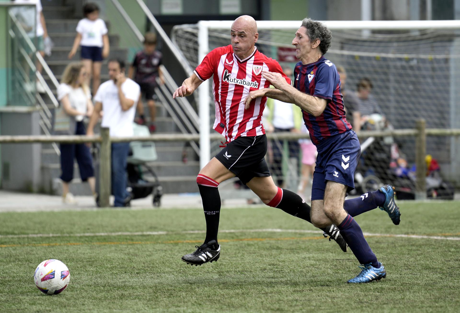 Partido de los veteranos en los actos del centenario del CD Elorrio